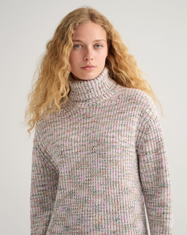 Moniv&auml;rinen pooloneulemekko