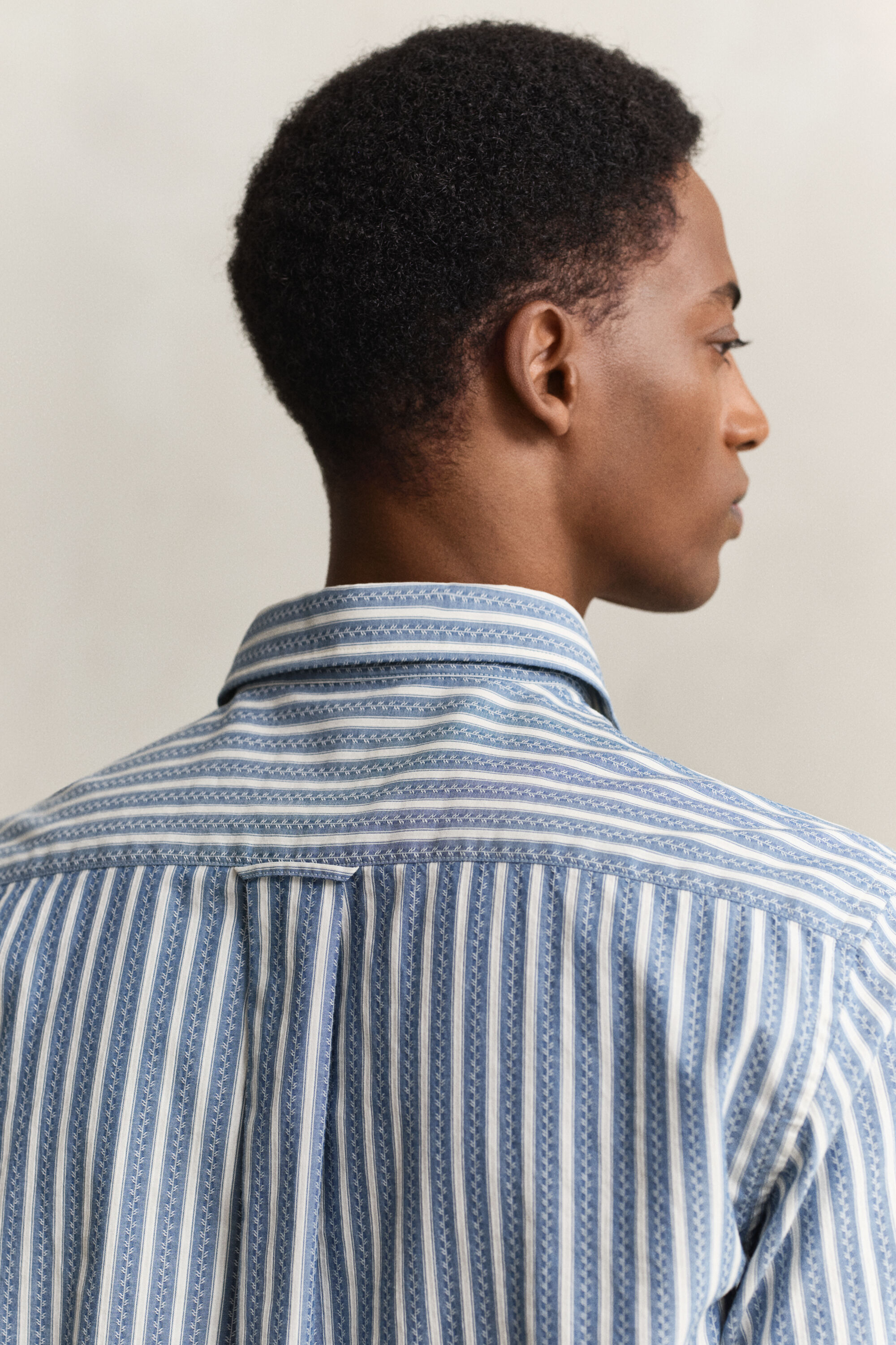 Dobby-raidallinen regular fit ‑mitoitettu paita