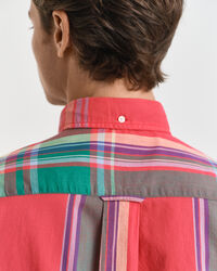 Regular&nbsp;fit ‑mitoitettu paita intialaisesta madrasruutukankaasta