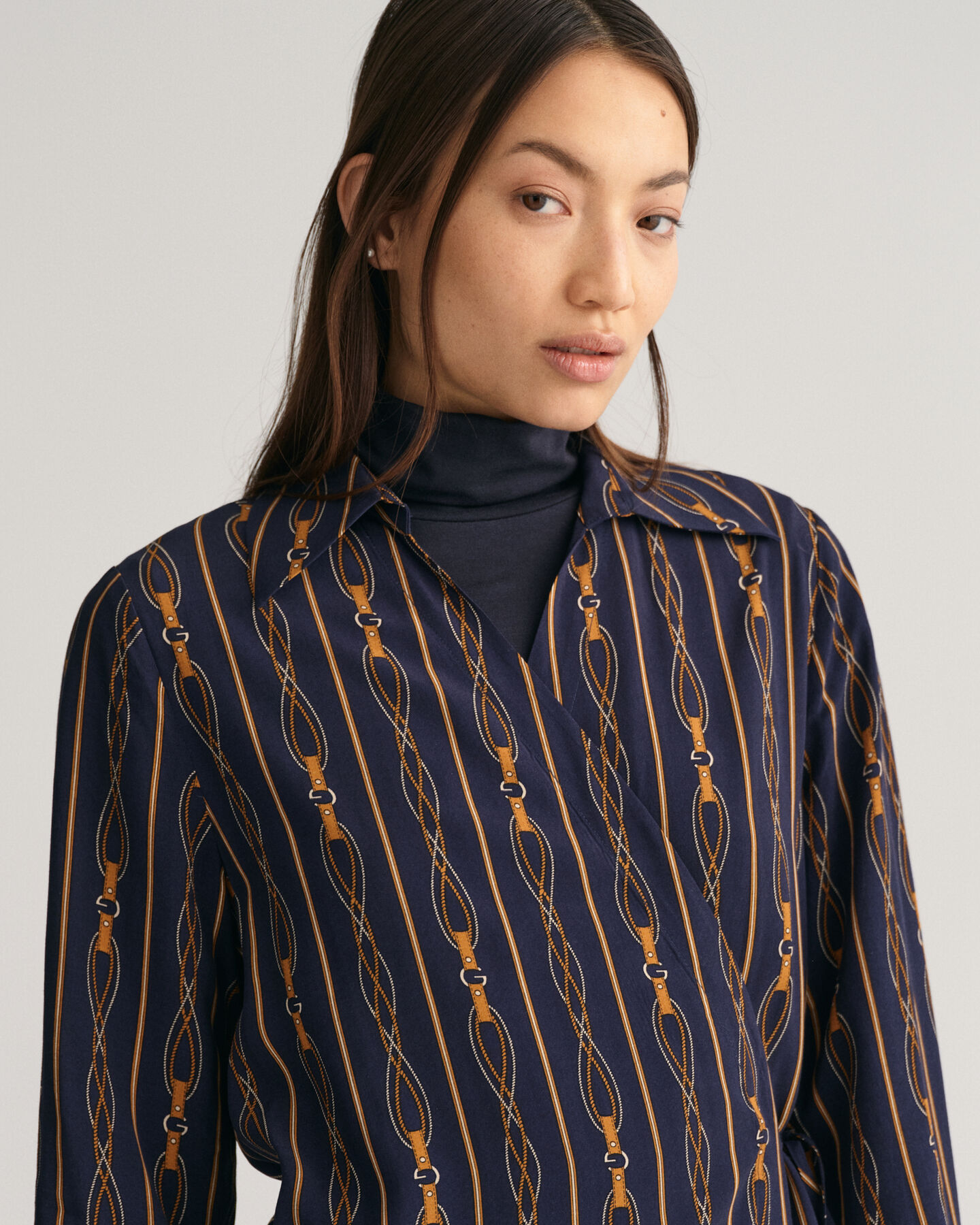 Regular fit ‑mitoitettu raidallinen Rope-kietaisumekko