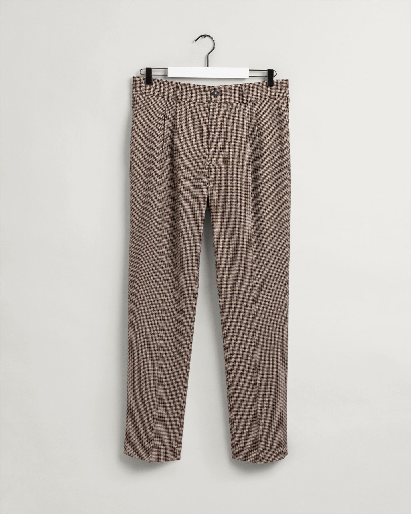 Laskostetut ruudulliset puvunhousut