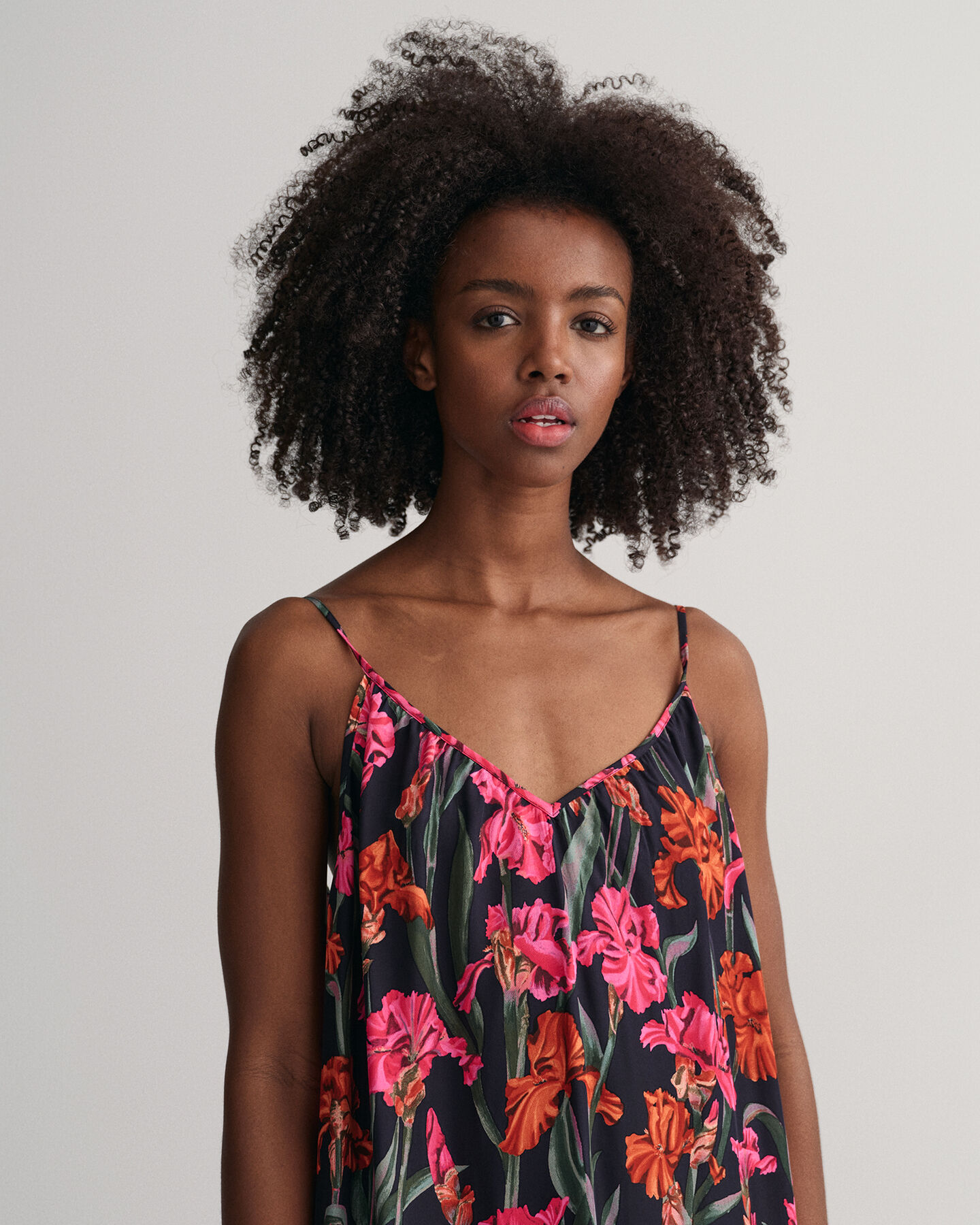 Printtikuvioitu kapeaolkaiminen maksimekko