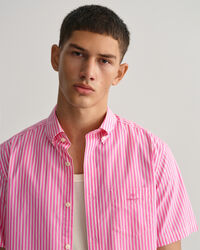 Lyhythihainen, regular fit ‑mitoitettu raidallinen broadcloth-paita