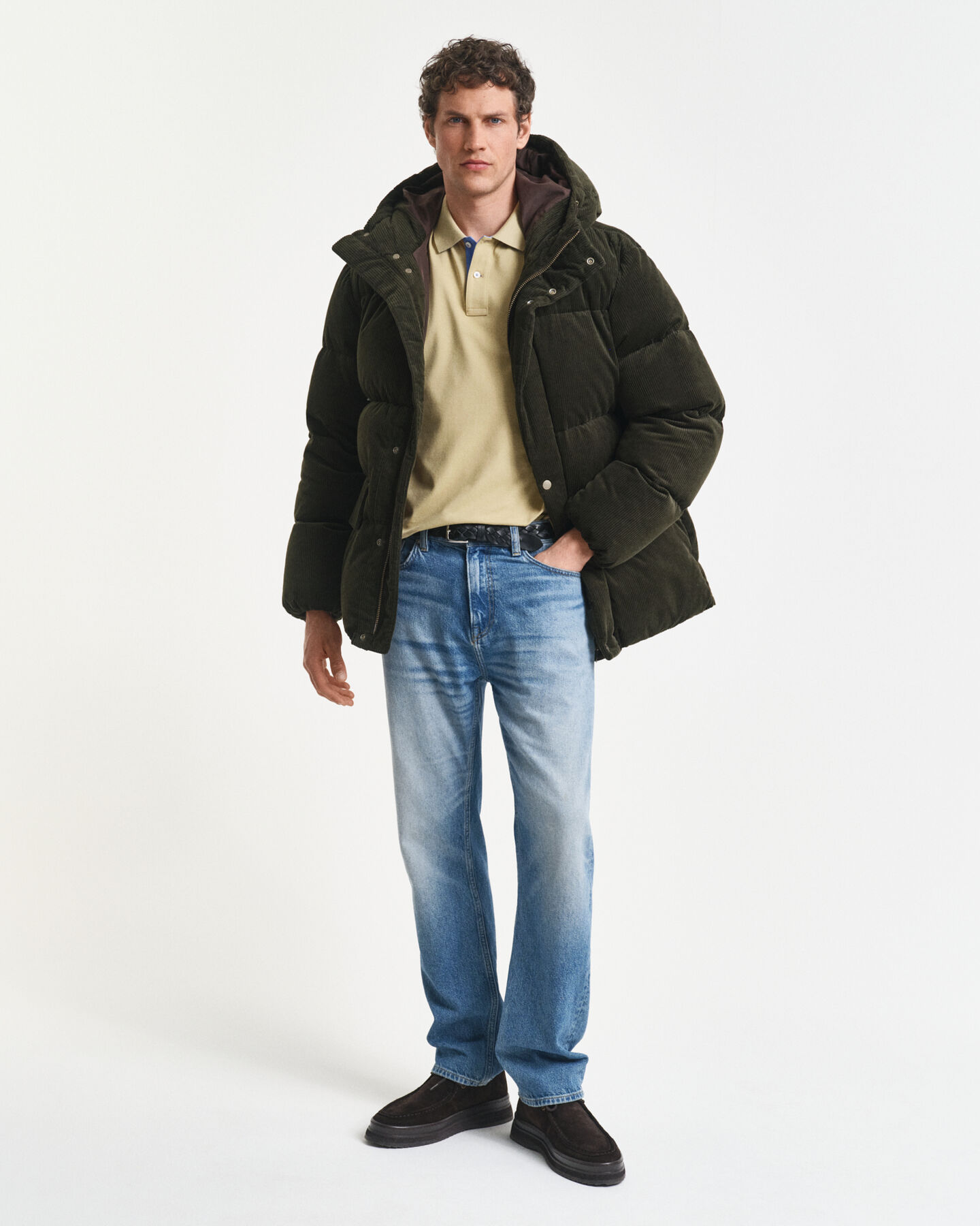 Kontrastivärinen pikeepaita