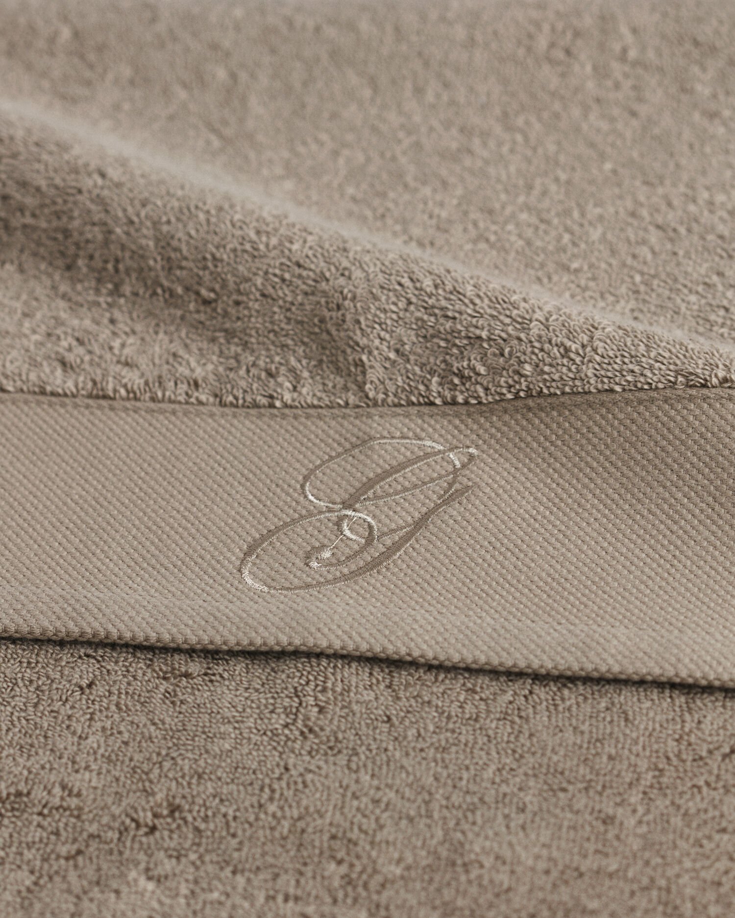 Kirjailtu pyyhe (50 cm x 70 cm)