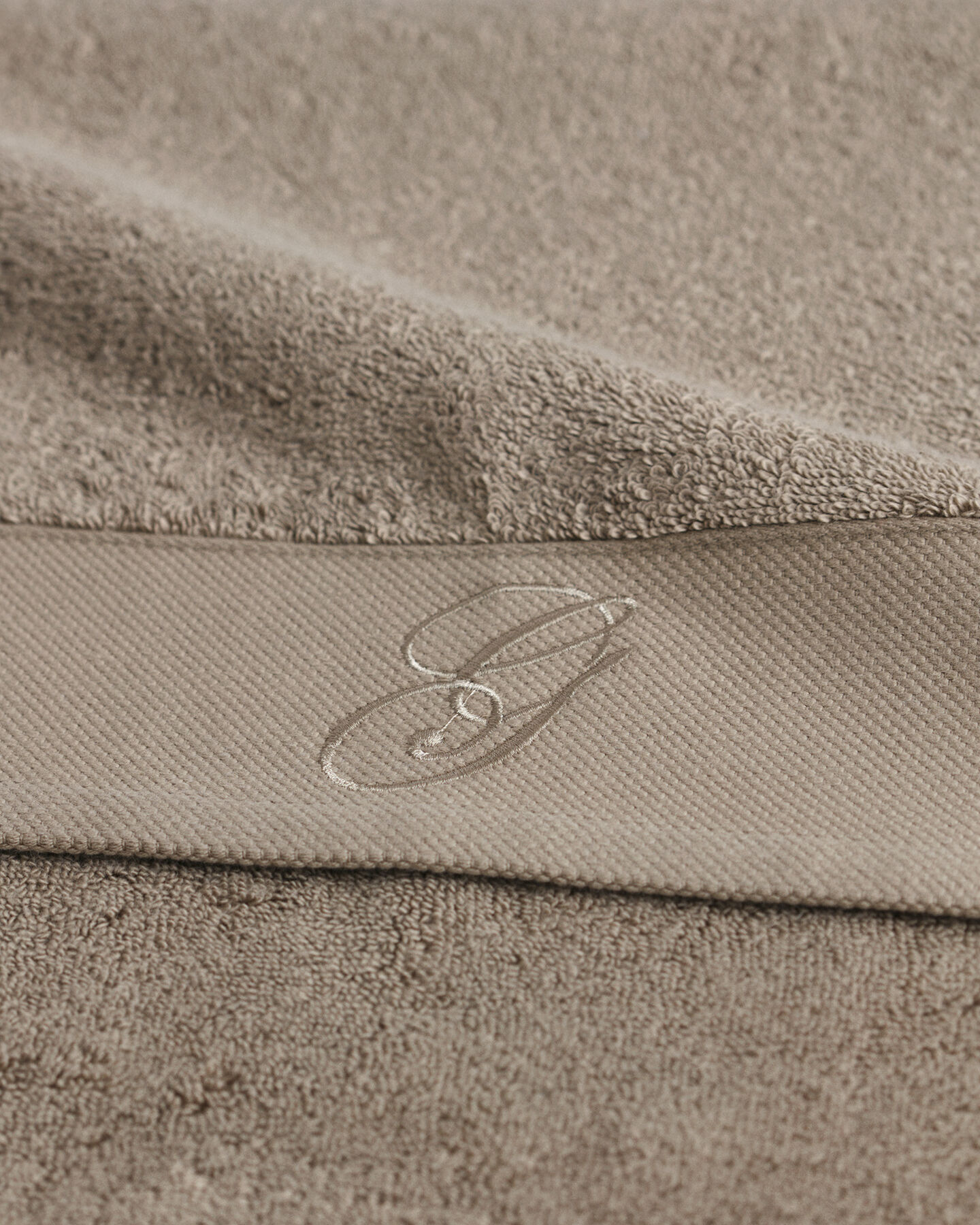 Kirjailtu pyyhe (50 cm x 70 cm)