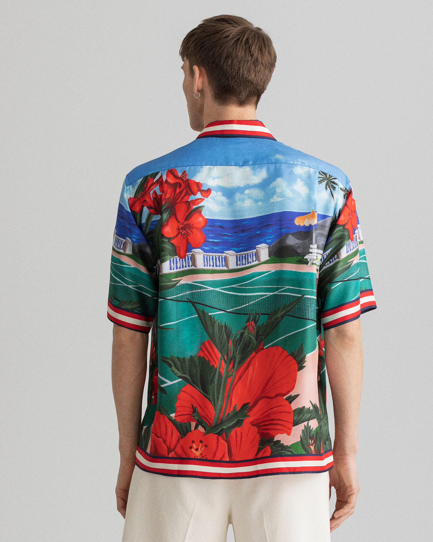 Relaxed fit ‑mitoitettu lyhythihainen Scenery-silkkipaita