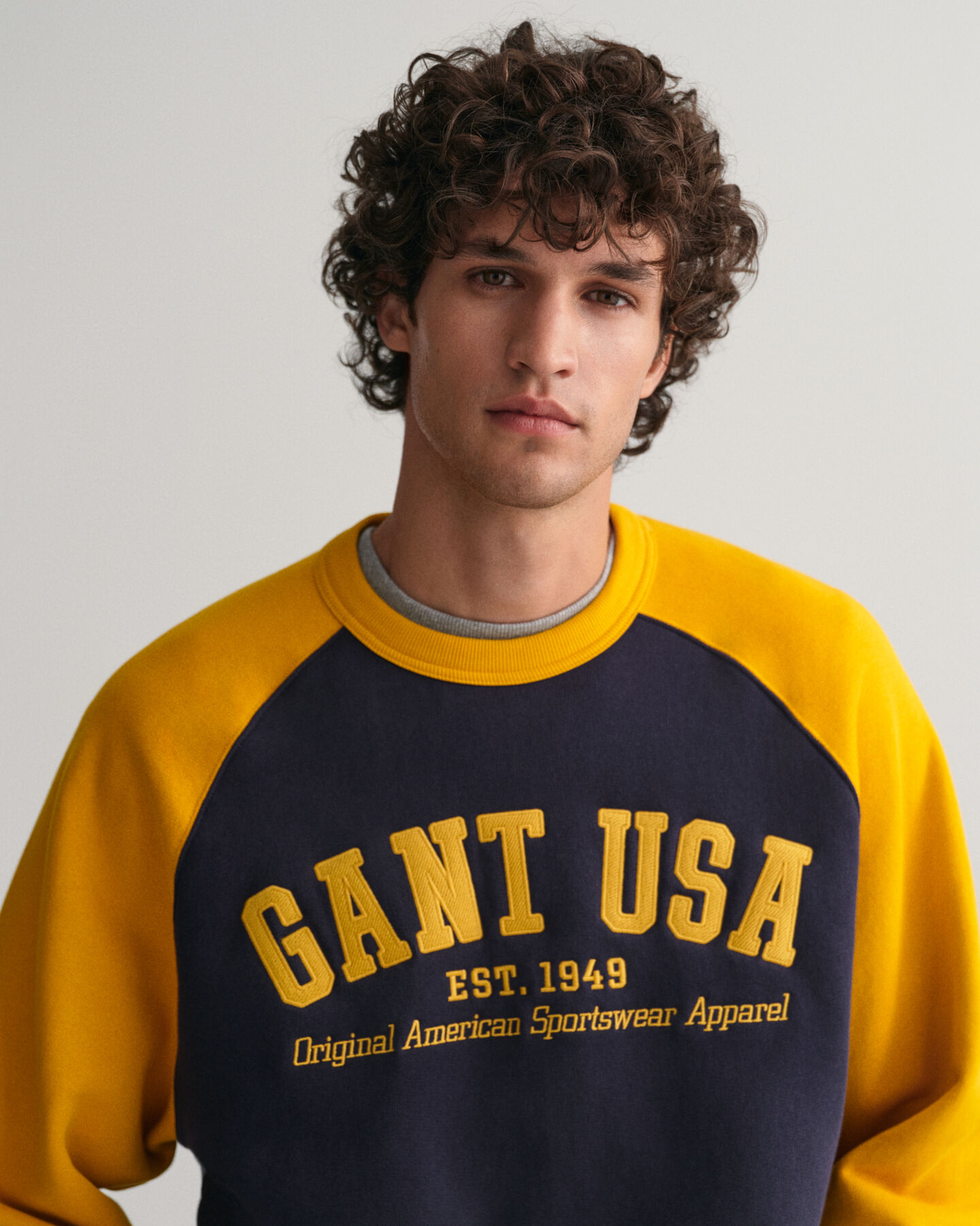GANT USA ‑collegepaita, jossa pyöreä pääntie