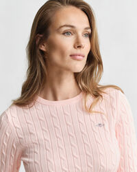 Joustopuuvillainen palmikkoneulepusero, jossa pyöreä pääntie