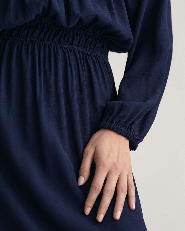 Venekauluksinen mekko