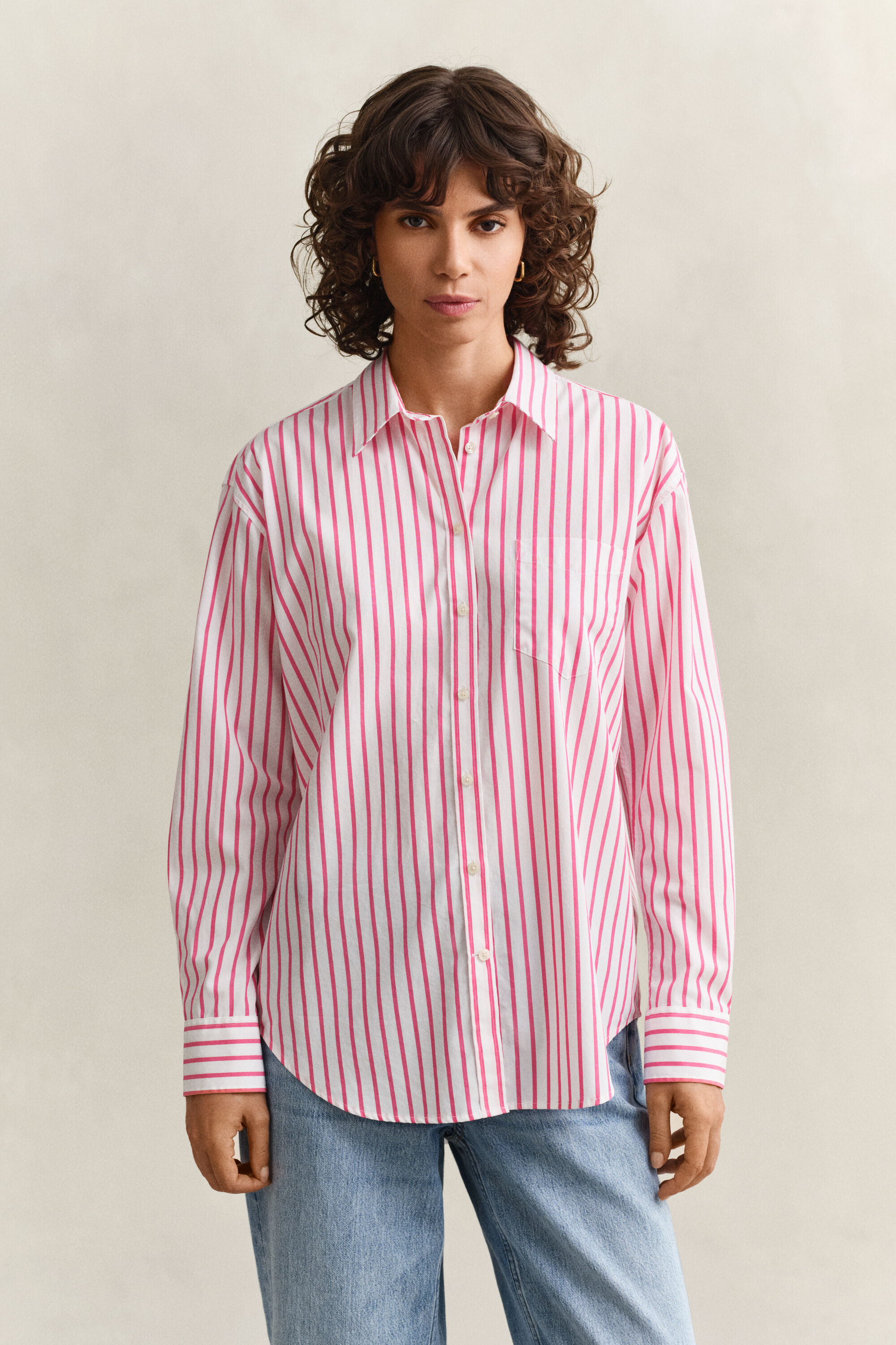 Relaxed fit ‑mitoitettu klassinen popliiniraitapaita