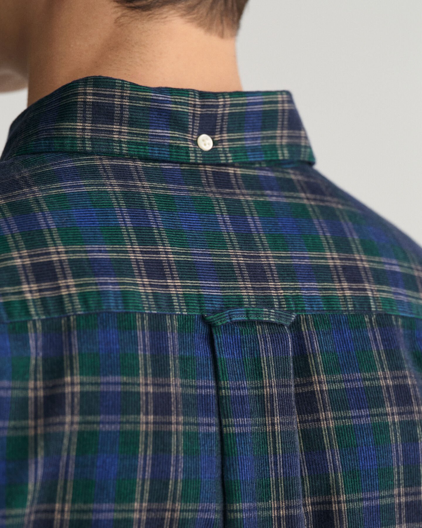 Regular&nbsp;fit ‑mitoitettu ruudullinen vakosamettipaita