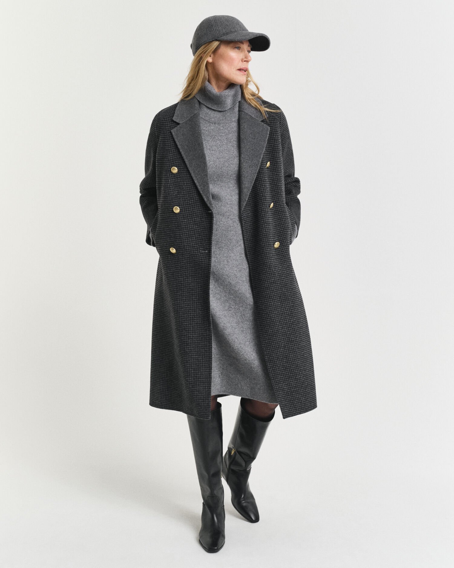 Neulossomisteinen poolokaulusmekko