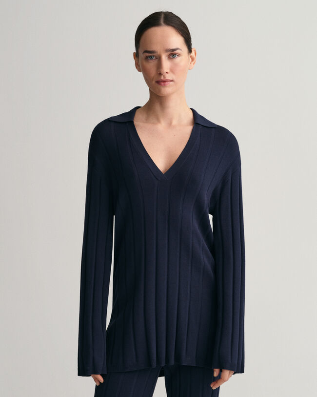 Avokauluksinen joustinneulepusero