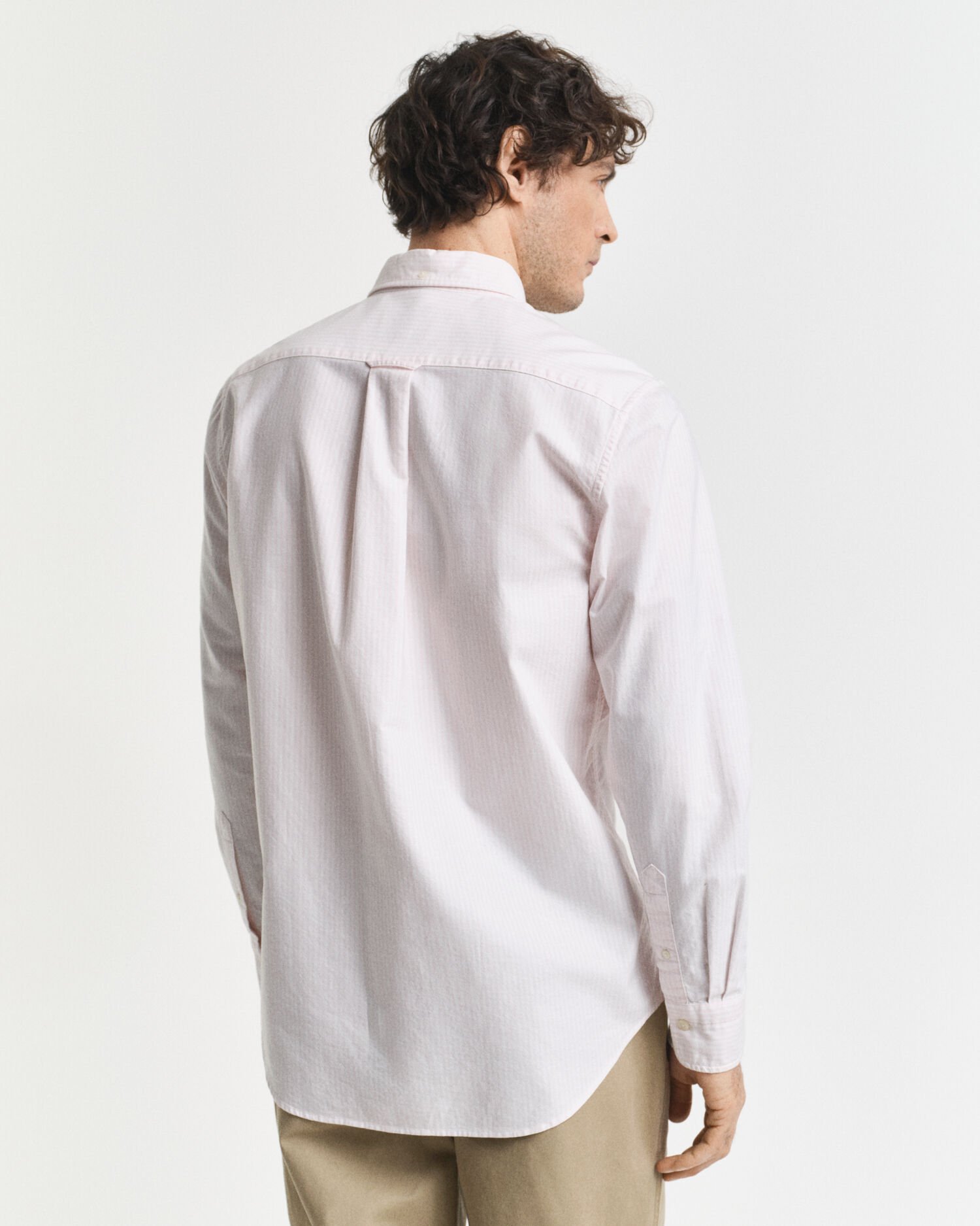 Klassinen pystyraidallinen oxford-paita