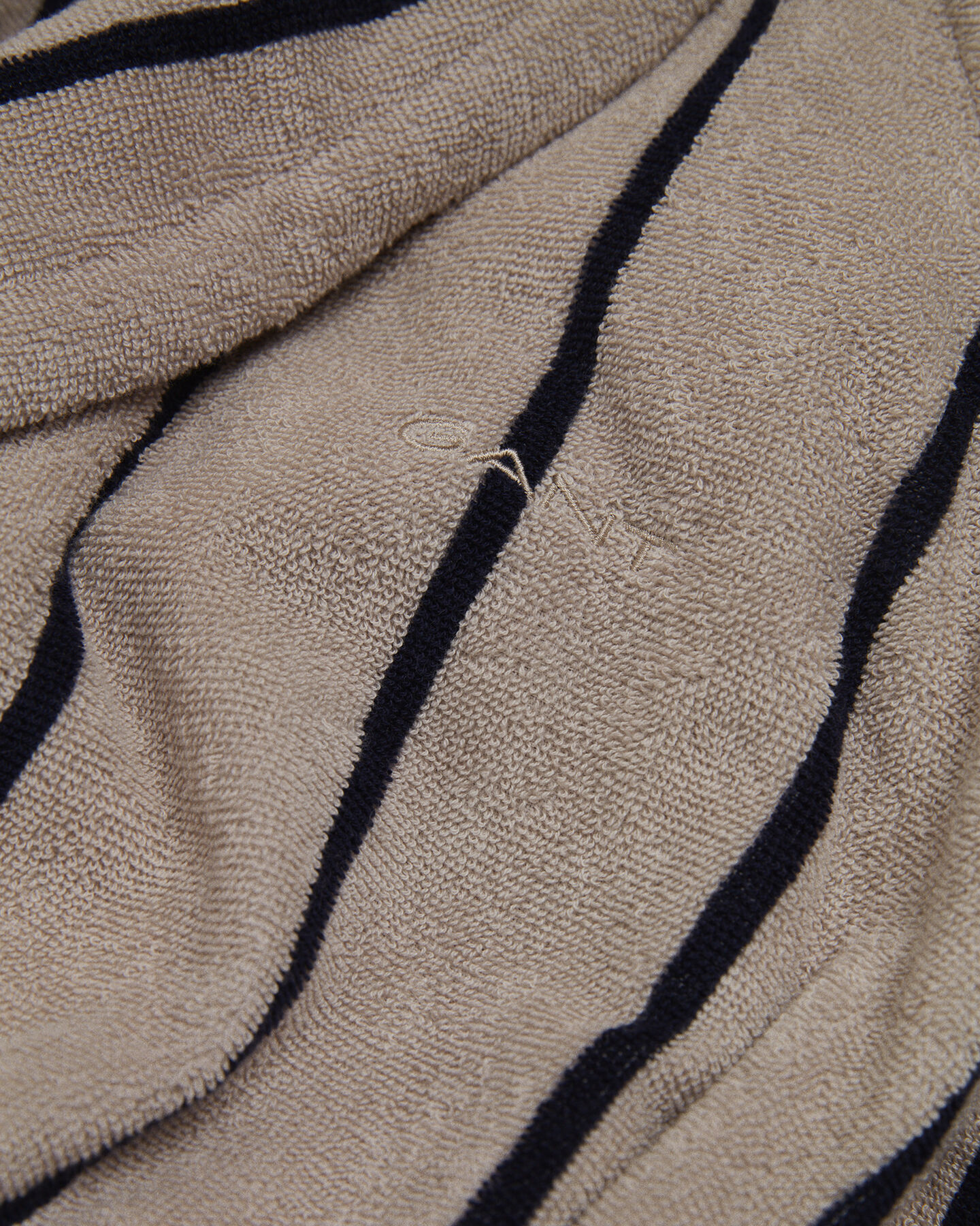 Raidallinen aamutakki