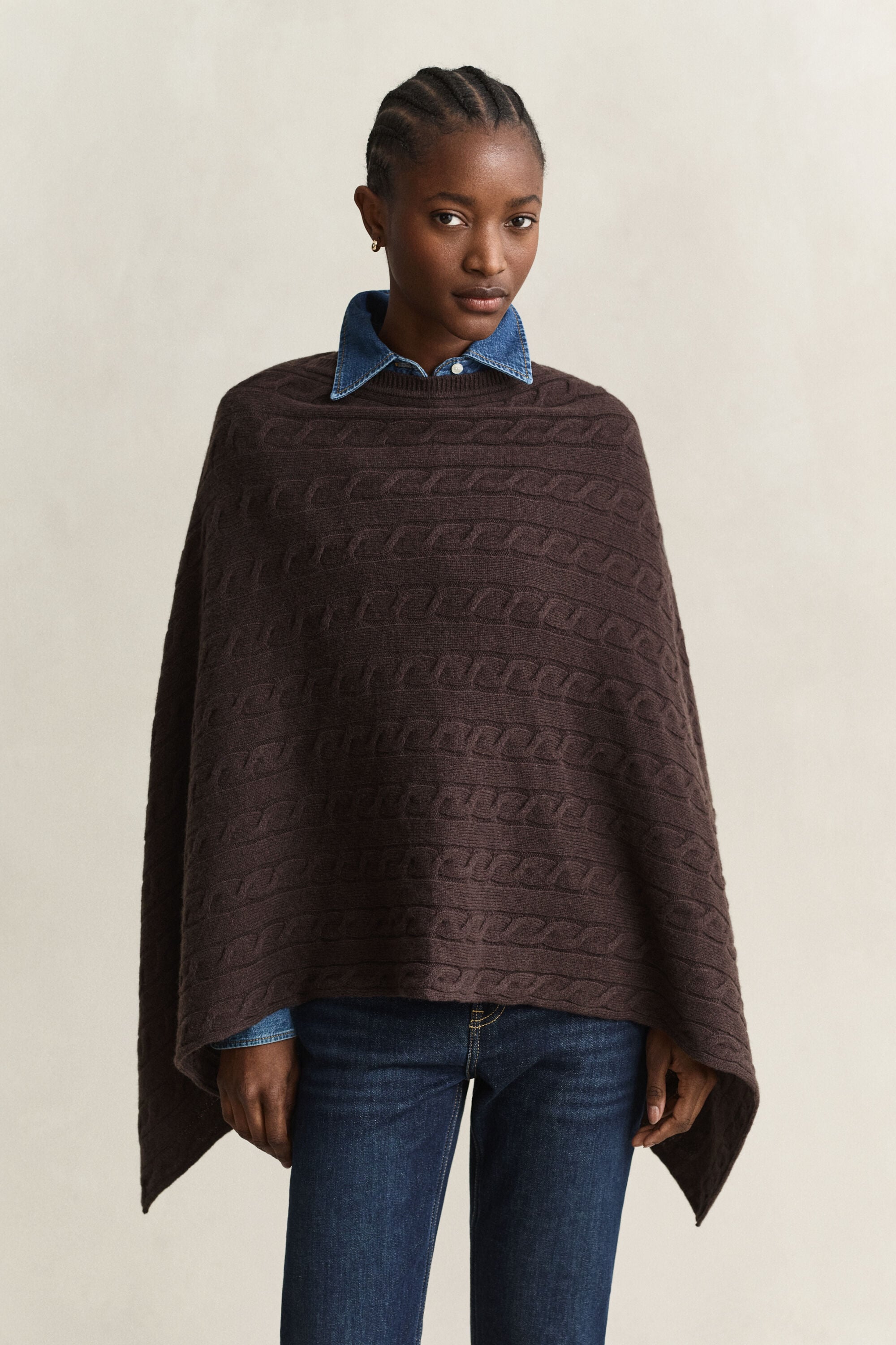 Villainen palmikkoneuleponcho