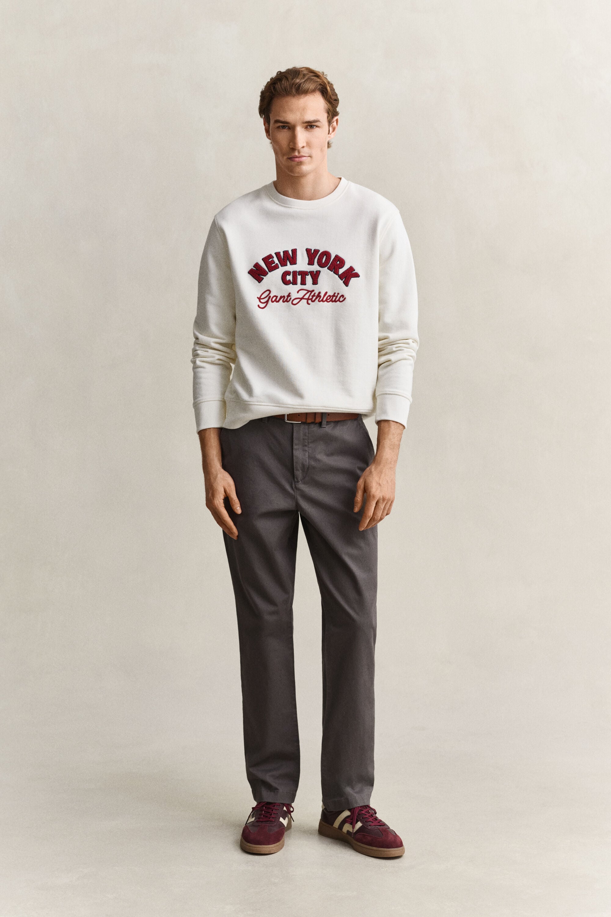 Regular fit ‑mitoitetut klassiset chinot