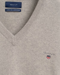 V‑neulepusero eritt&auml;in hienosta lampaanvillasta