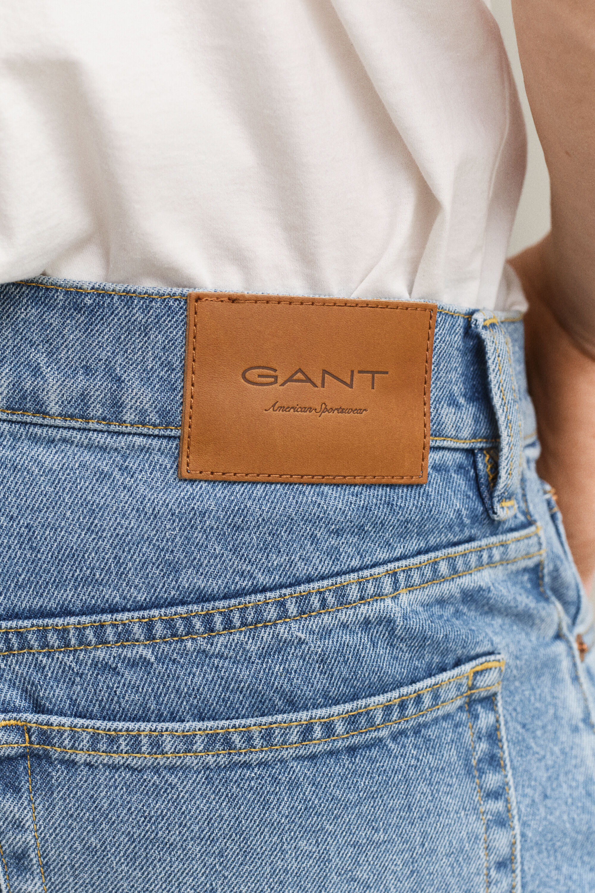 Straight fit ‑mitoitetut farkut