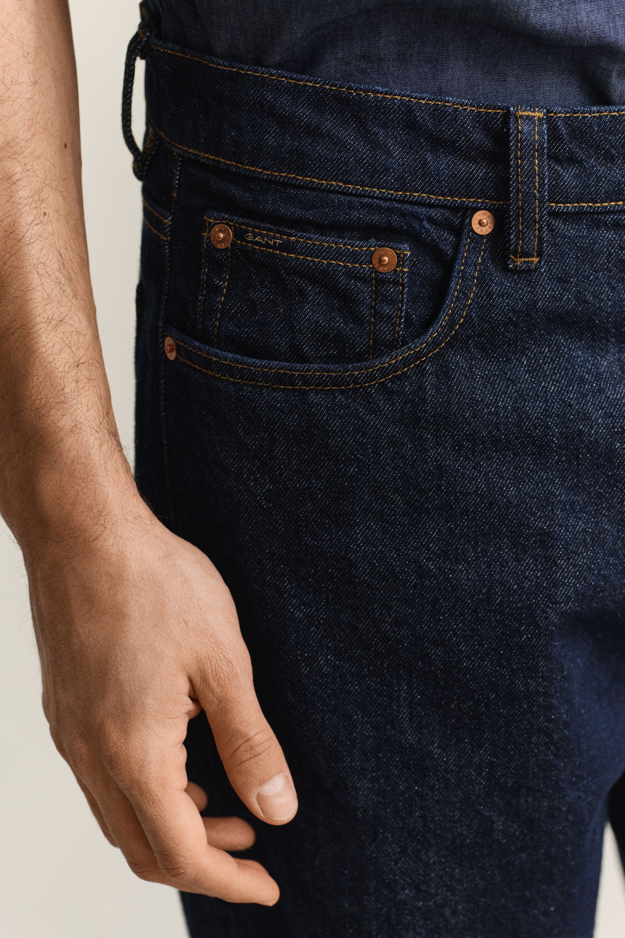 Straight fit ‑mitoitetut farkut