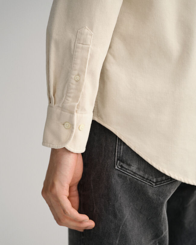 Regular fit ‑mitoitettu vakosamettipaita