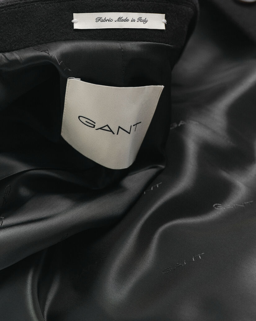 Klassinen hyvin istuva villasekoitetakki