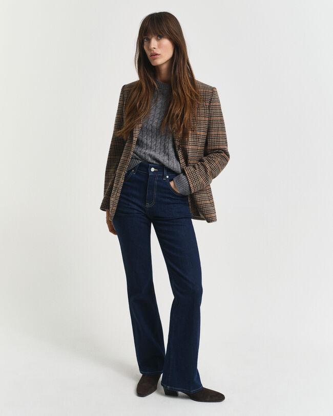 Slim fit ‑mitoitetut alaspäin levenevät farkut