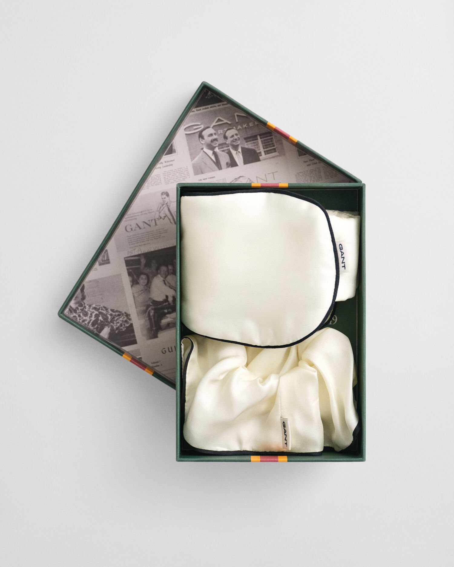 Silkkinen uninaamio ja hiusdonitsi lahjapakkauksessa