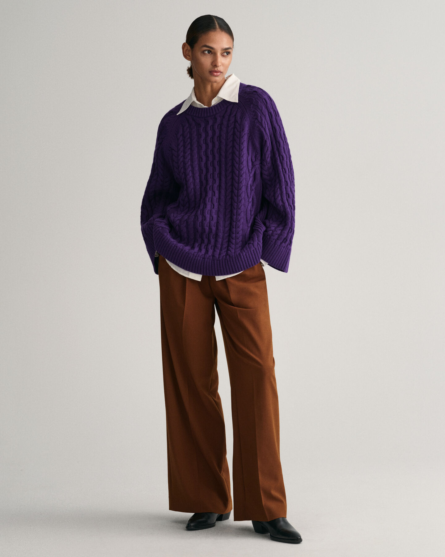 Oversized&nbsp;fit ‑mitoitettu palmikkoneule, py&ouml;re&auml; p&auml;&auml;ntie