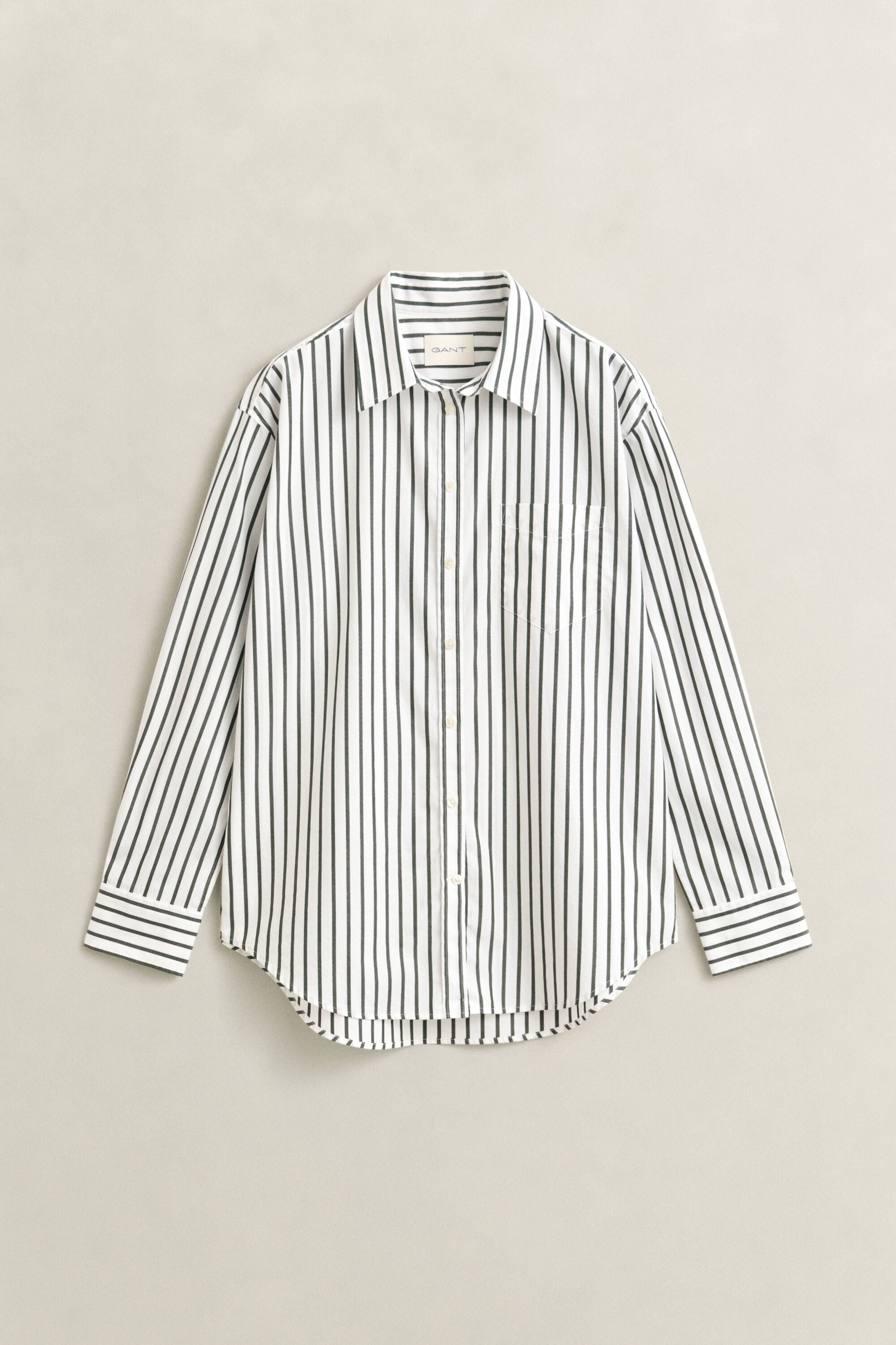 Relaxed fit ‑mitoitettu klassinen popliiniraitapaita