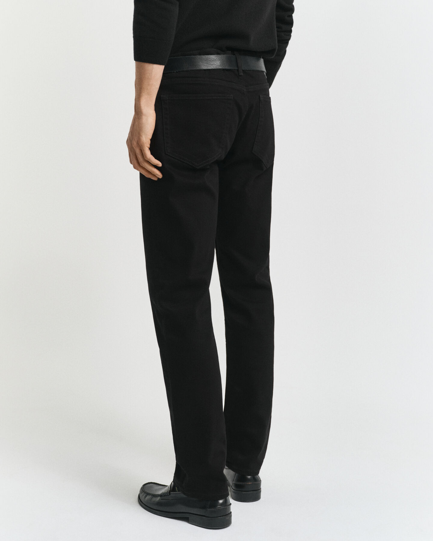 Regular fit ‑mitoitetut Stay Black ‑farkut