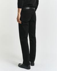 Regular fit ‑mitoitetut Stay Black ‑farkut