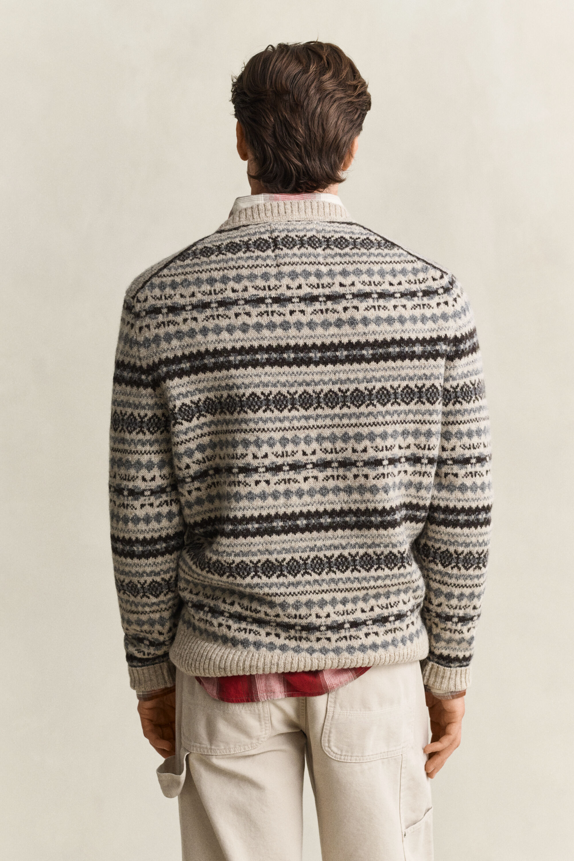 Jacquard-neulepusero harjatusta villasta