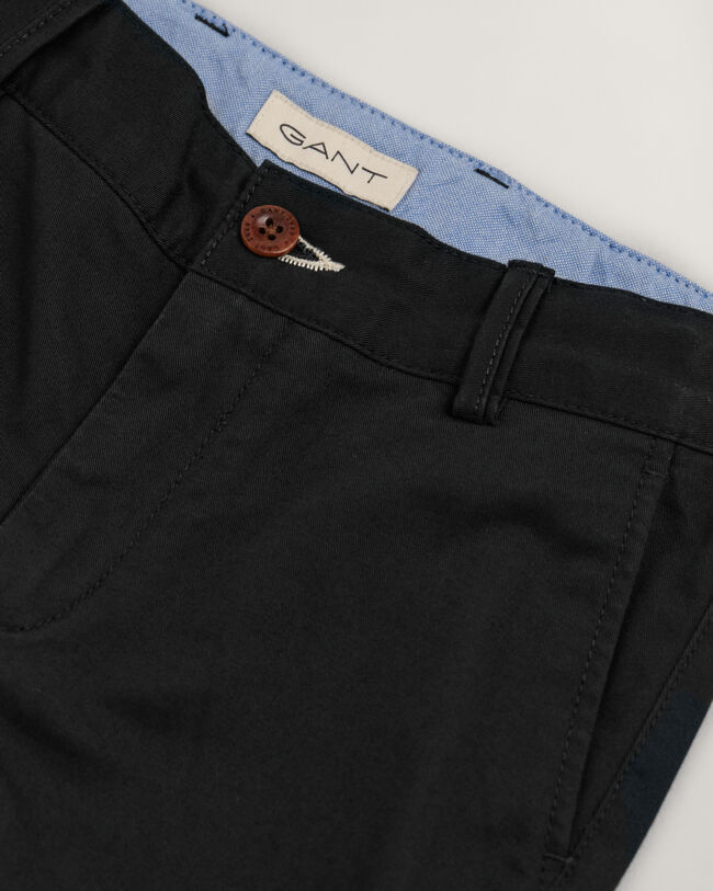 Kids-malliston regular&nbsp;fit ‑mitoitetut chinoshortsit