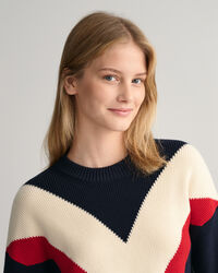 Kolmivärinen neulepusero, pyöreä pääntie