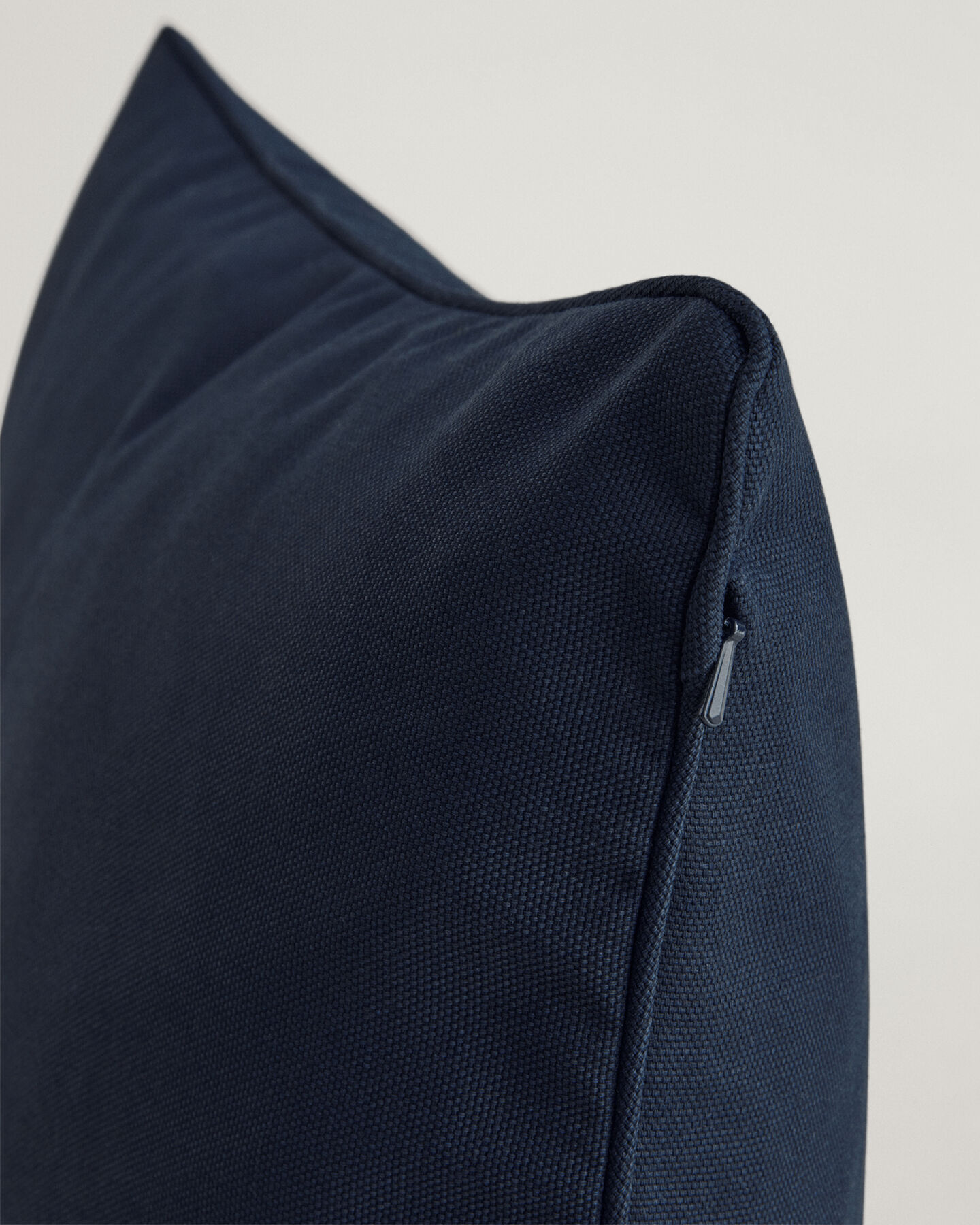 Tonal Archive Shield ‑tyynynpäällinen