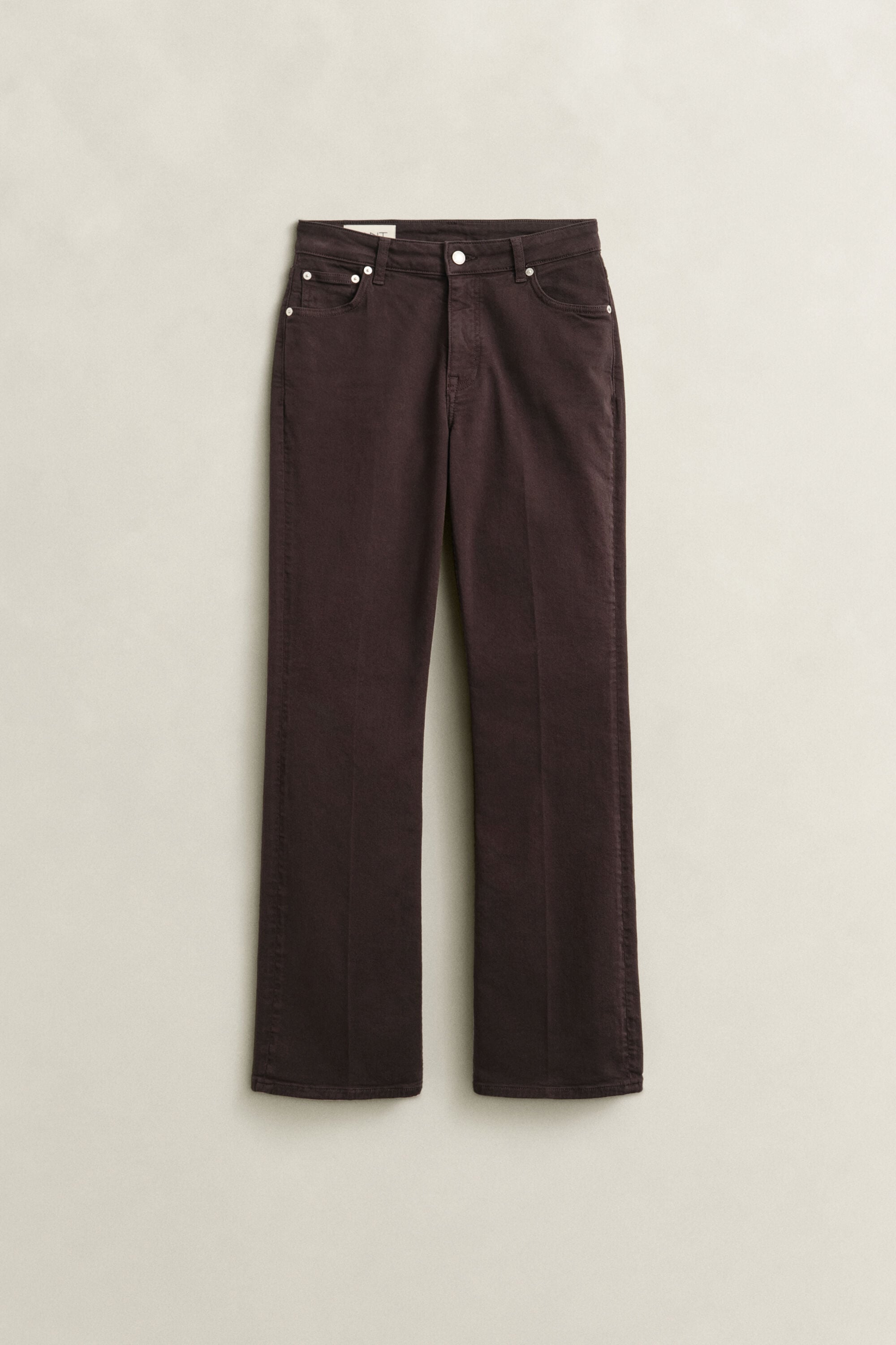 Levenevät slim fit -mitoitetut värjätyt farkut