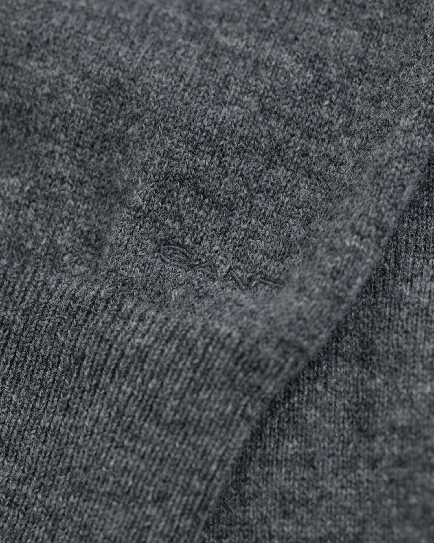 Ohut lampaanvillaneule, pyöreä pääntie