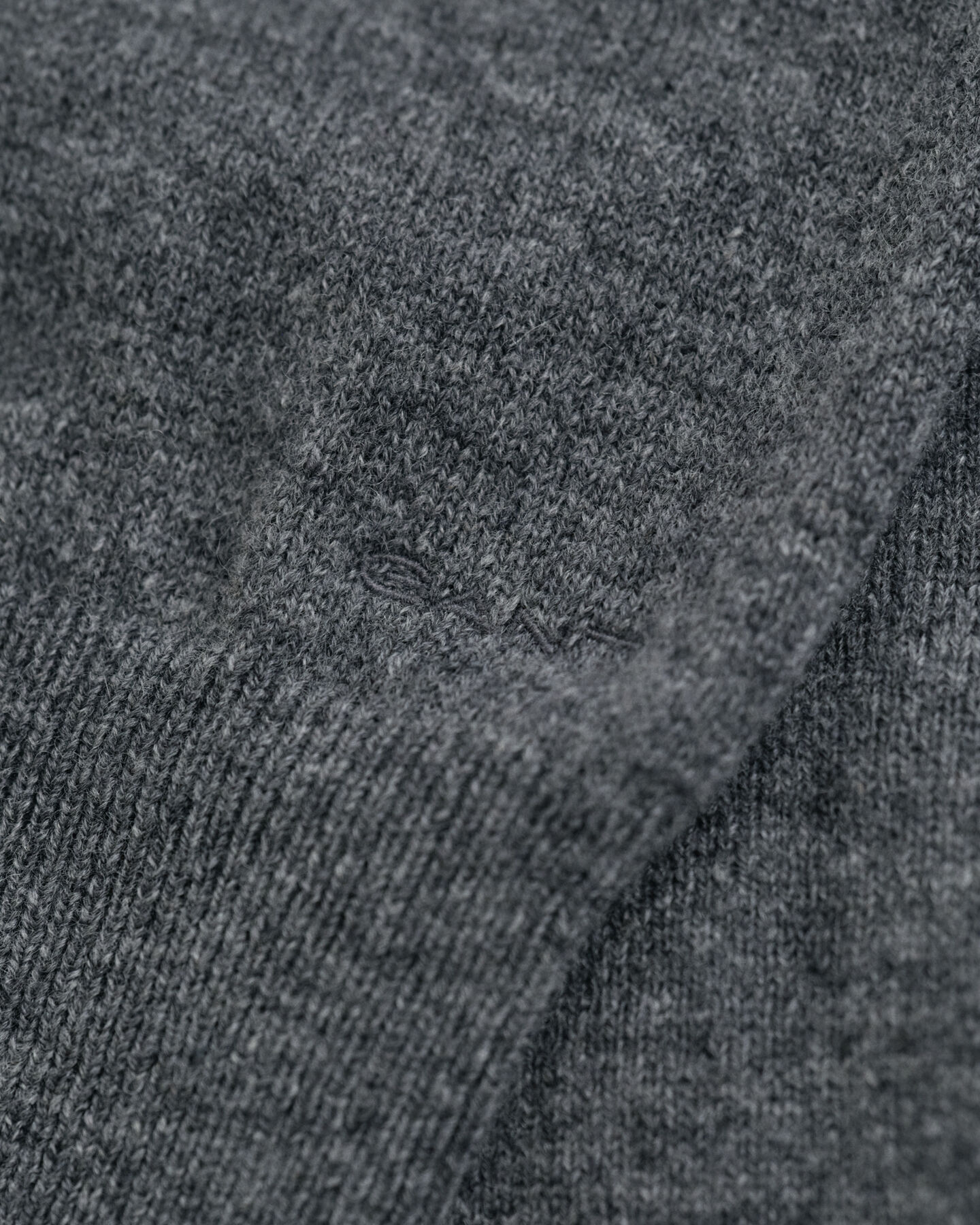 Ohut lampaanvillaneule, pyöreä pääntie