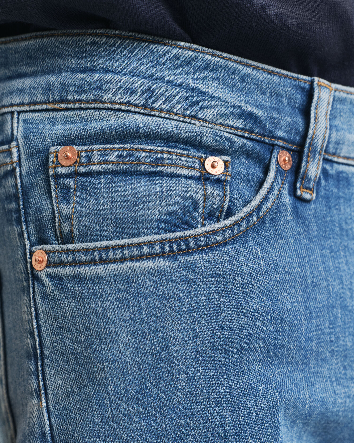 Slim fit ‑mitoitetut Clean Wash ‑farkut