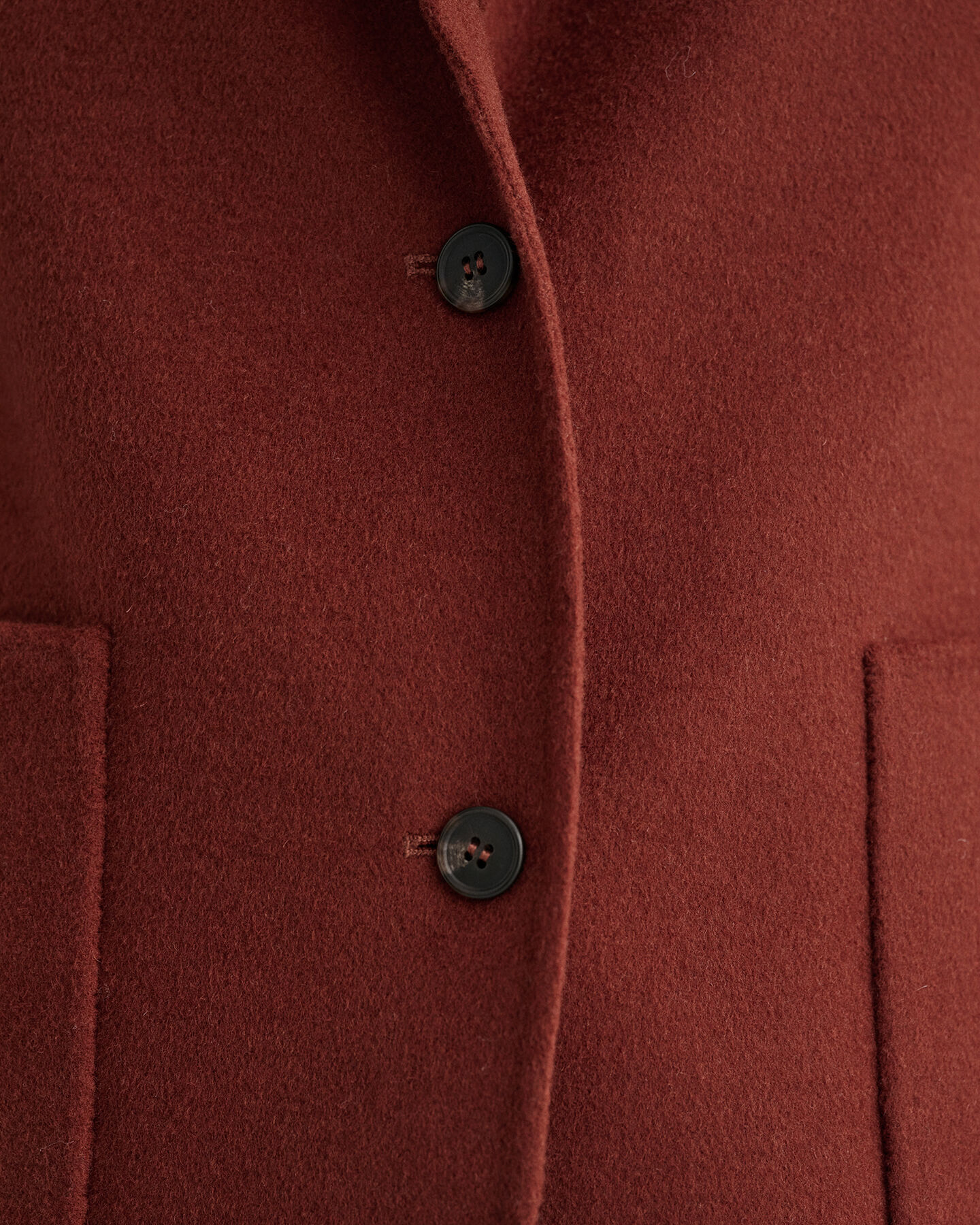 Käsin tikattu suora bleiseri