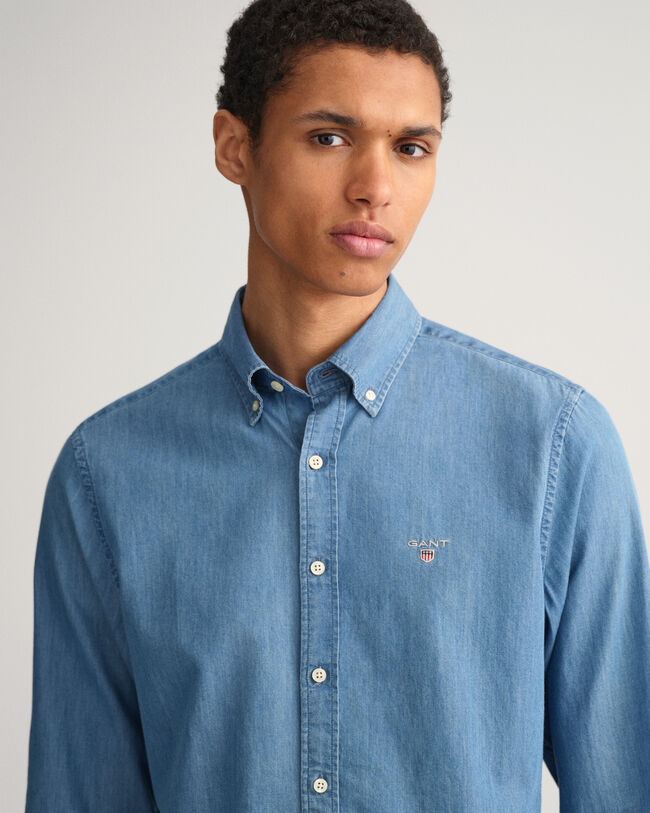 Slim&nbsp;fit ‑mitoitettu indigonsininen paita