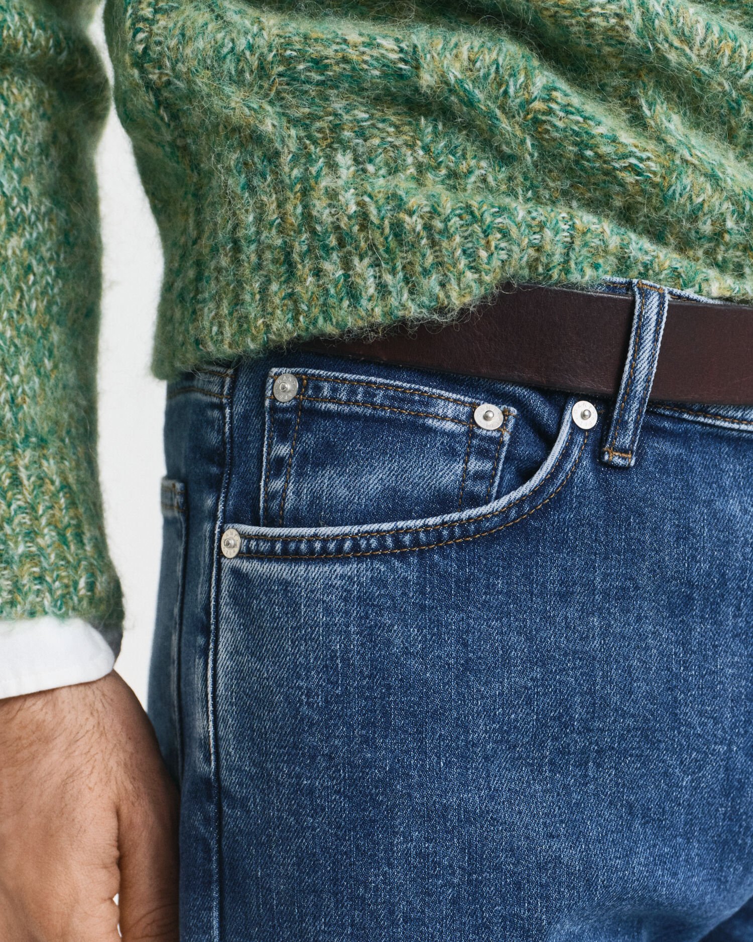 Regular fit ‑mitoitetut Clean Wash ‑farkut