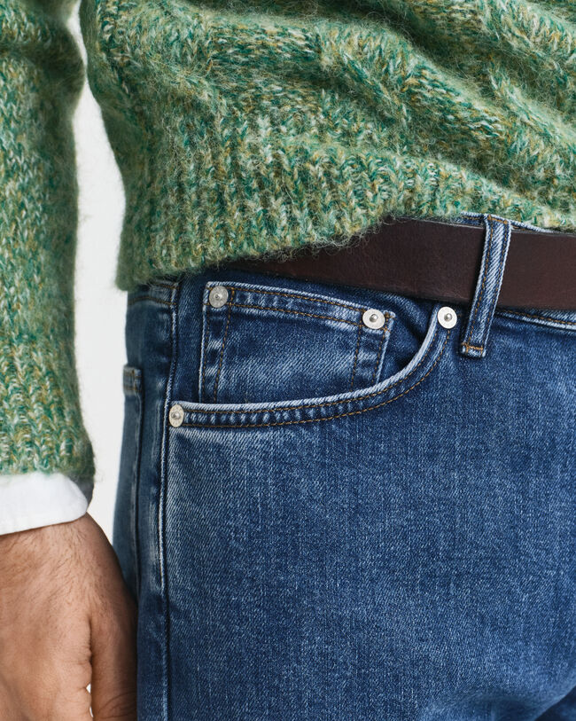 Regular fit ‑mitoitetut Clean Wash ‑farkut