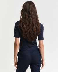 Syvään uurrettu pusero