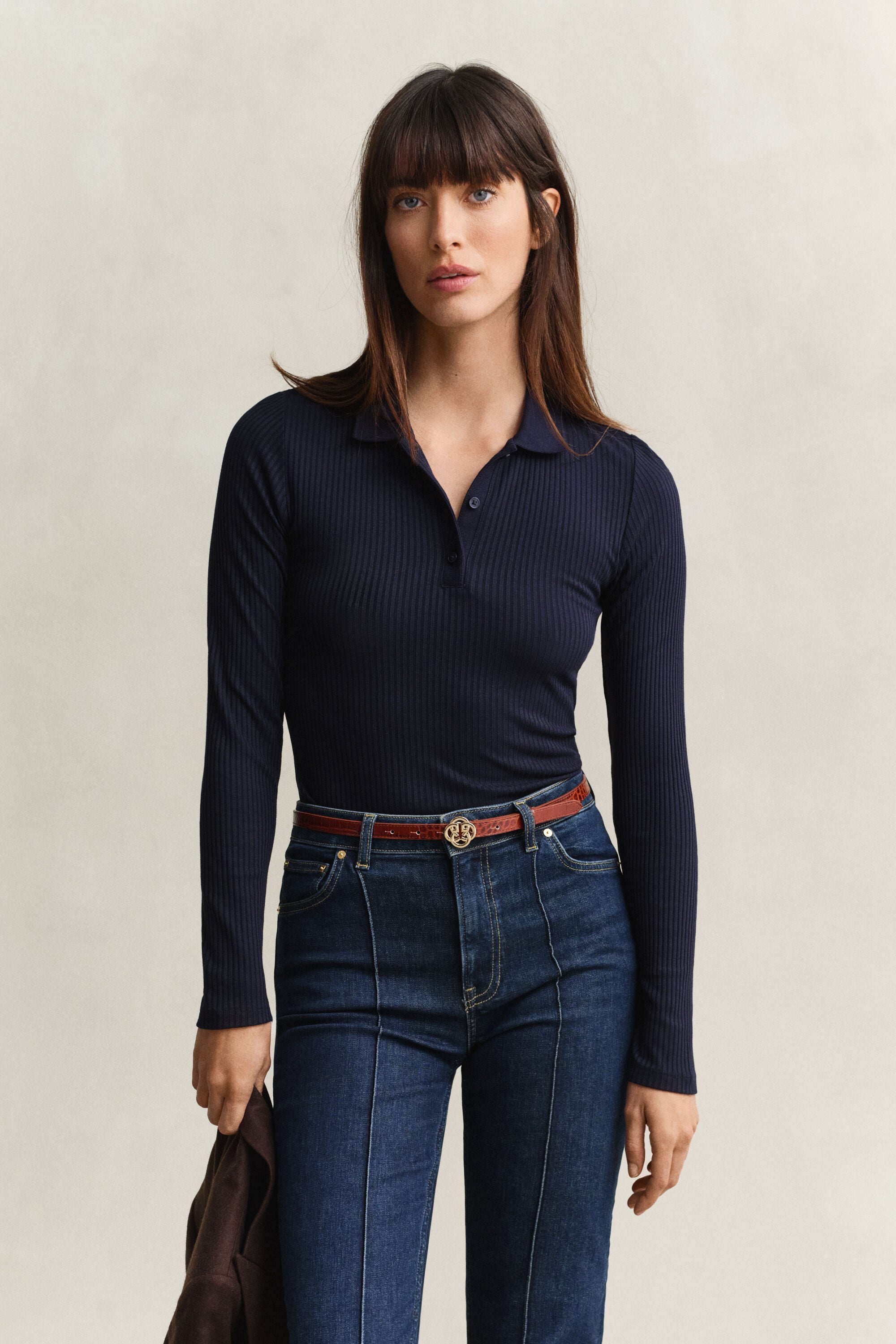 Slim fit -mitoitettu joustinneulottu pikeepaita