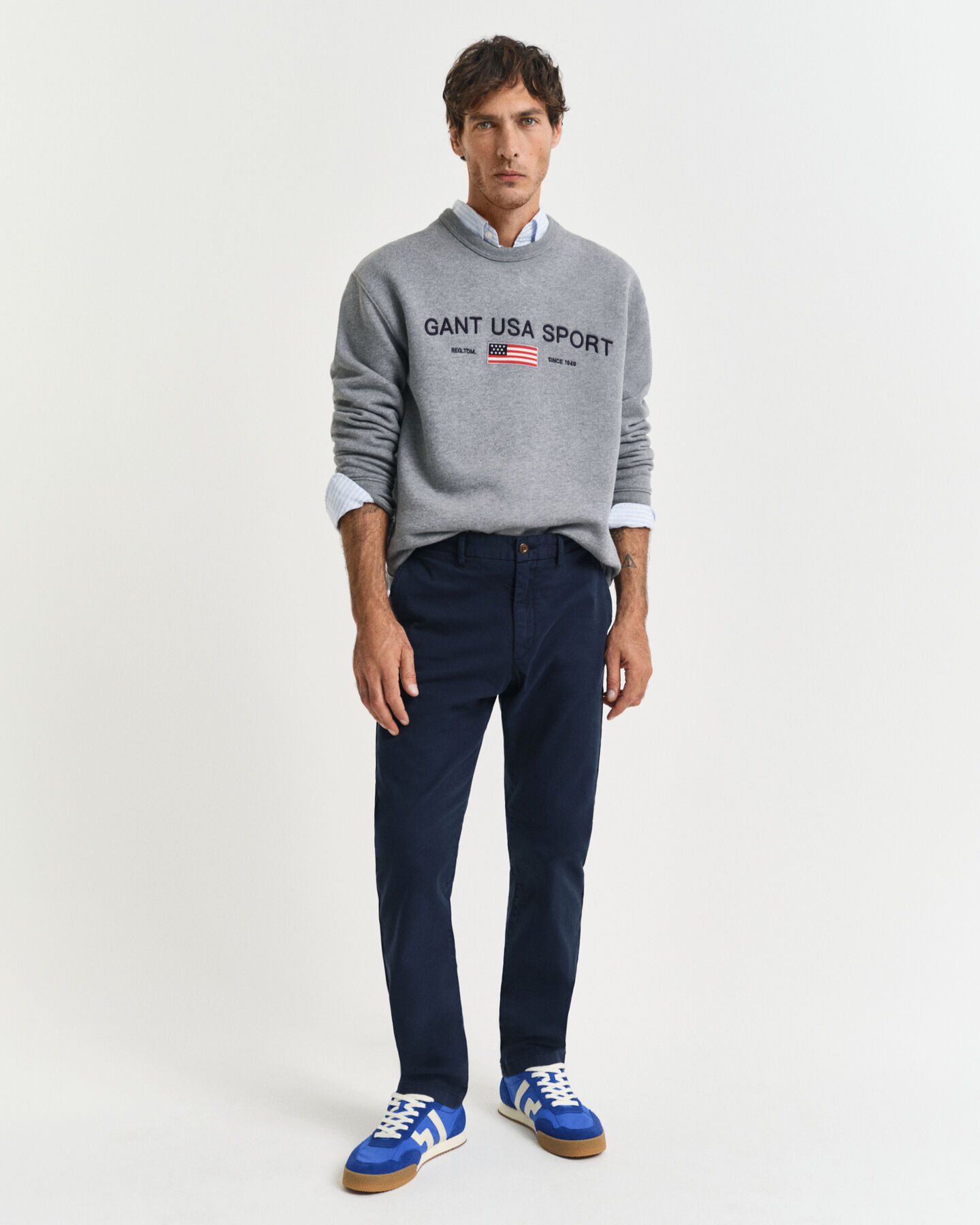 Slim fit ‑mitoitetut dobby-kudotut chinot