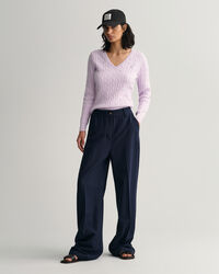 Joustava puuvillapalmikkoneule, jossa v‑p&auml;&auml;ntie