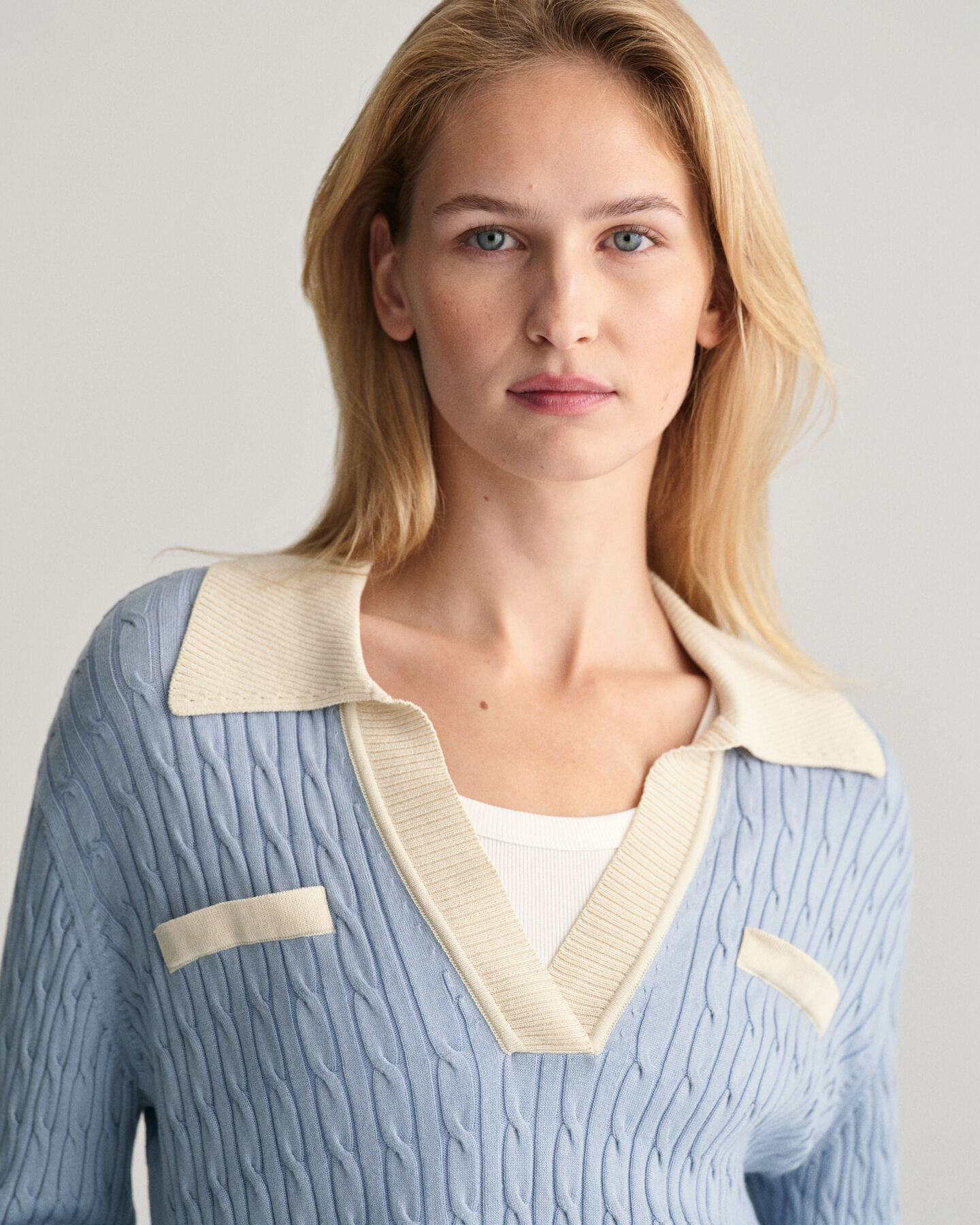 Palmikkokuvioitu pikeeneulepusero